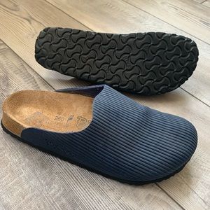 Birkenstock Birki’s navy ribbed leather clogs